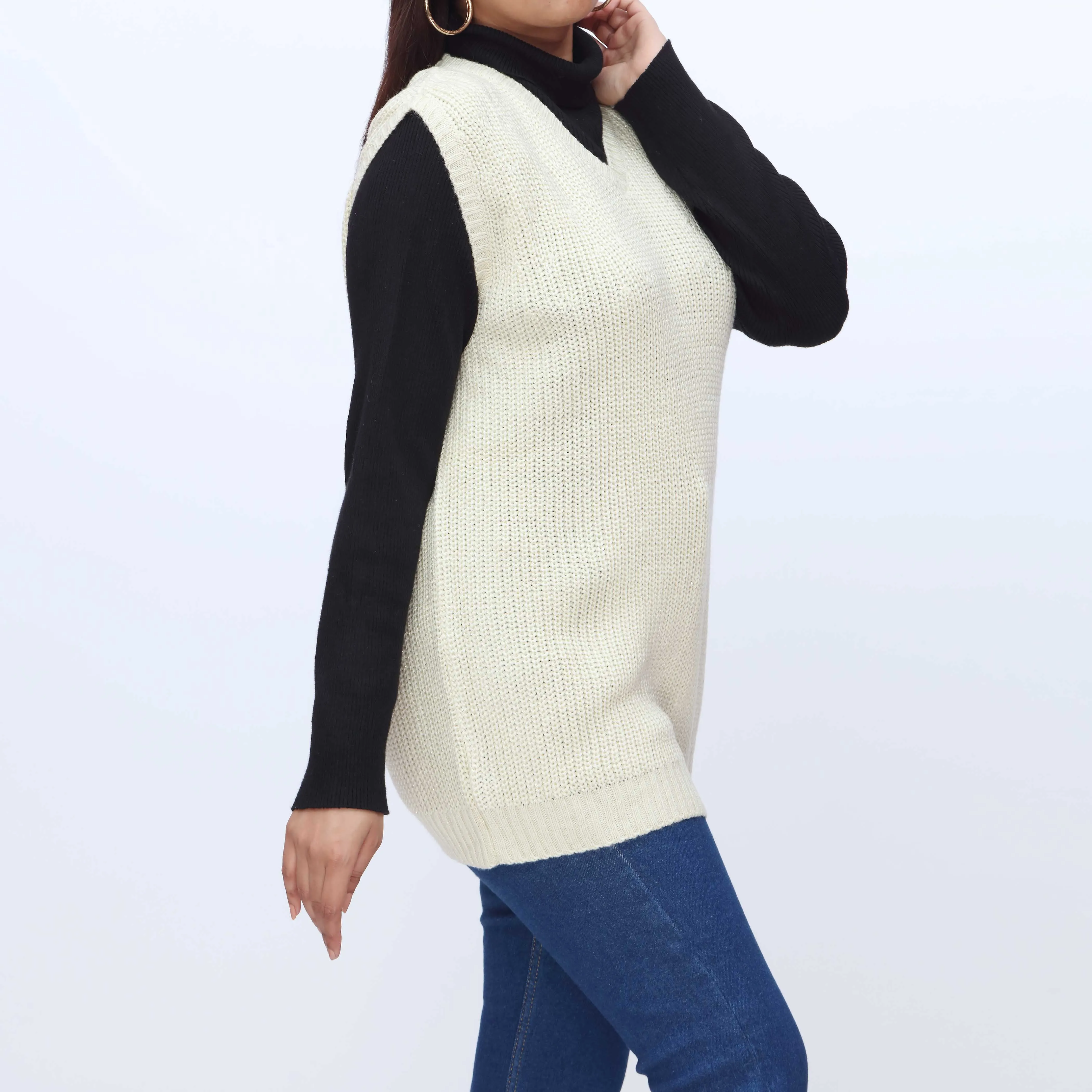 Cream V Neck Sleeveless Pullover Sweater PW3903